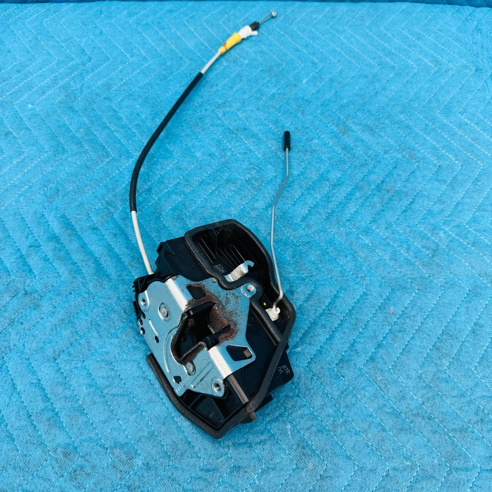 Pestillo de cerradura de puerta delantera derecha BMW 650i 2012-2017 OEM 7202146 Foto 2 de 4