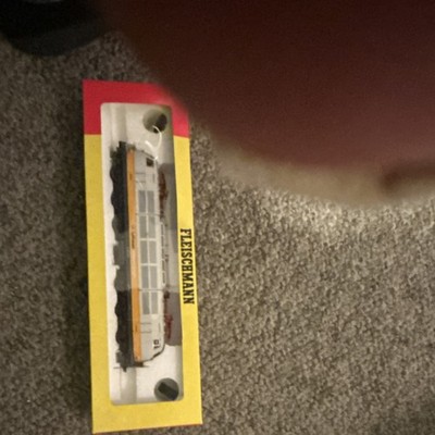 Fleischmann ho Electric Locomotive White Orange Black with 3 Passenger Cars