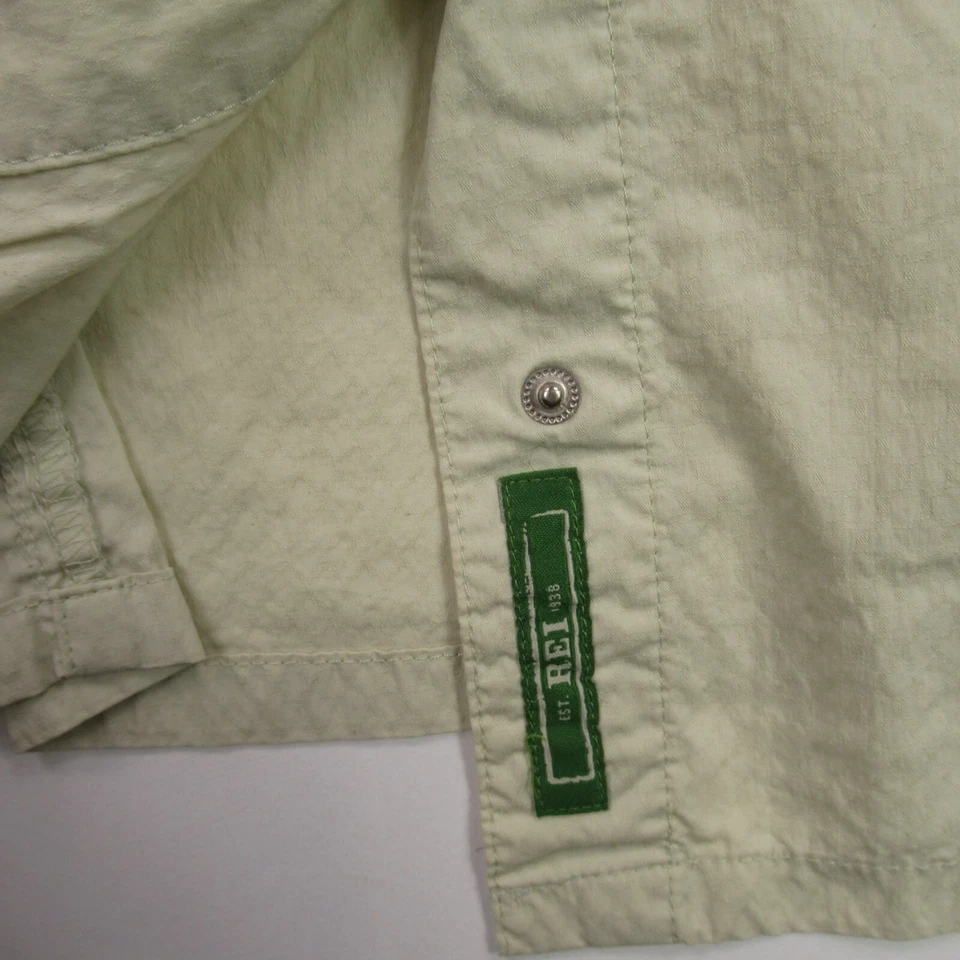 Camisa REI para mujer grande manga larga bolsillos delanteros a presión informal Foto 3 de 4