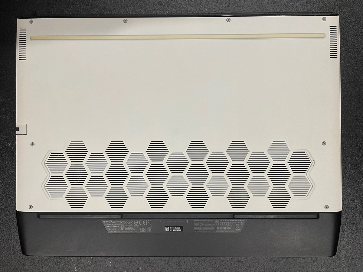 Alienware M15 R2 | 15.6 1080p 240Hz | i7-9750H | RTX 2060 | 16GB RAM | 512GB SSD