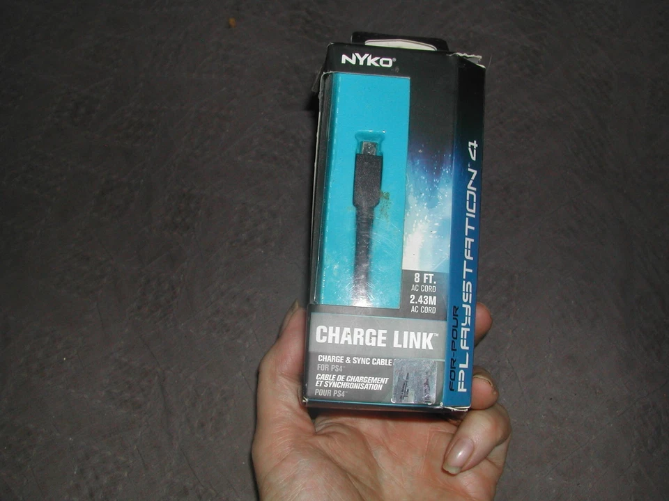 Nyko PS4 Charge Link Micro USB Cable for Sony PS4 Controller and Slim PS Vita - Image 3 of 3