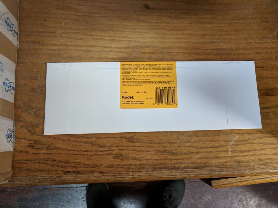 SPECIAL! Kodak Wratten 2 Optical Filters #58 (Green Tricolor) 100mm x 300mm - Image 2 of 2