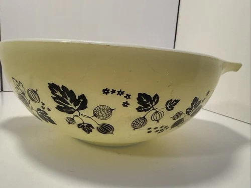 Pyrex 444 Yellow Gooseberry 4 Quart Vintage Cinderella Mixing Bowl Large as Is