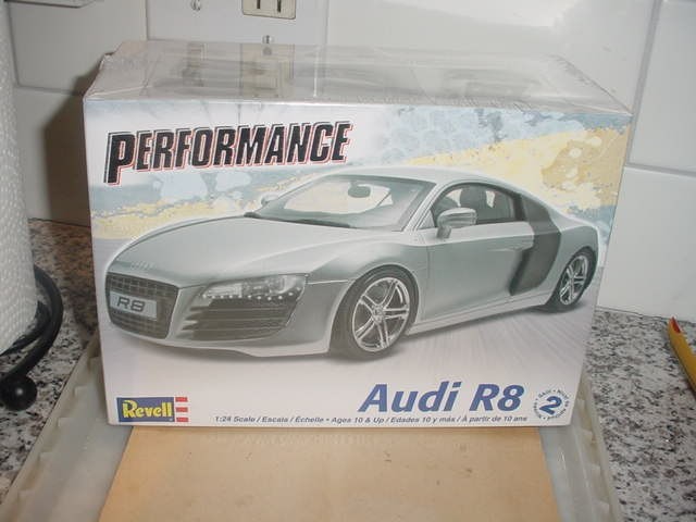 REVELL---AUDI R8