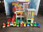 VERY RARE! VTG FISHER PRICE LITTLE PEOPLE PARKING RED RAMP GARAGE #2504 w BOX