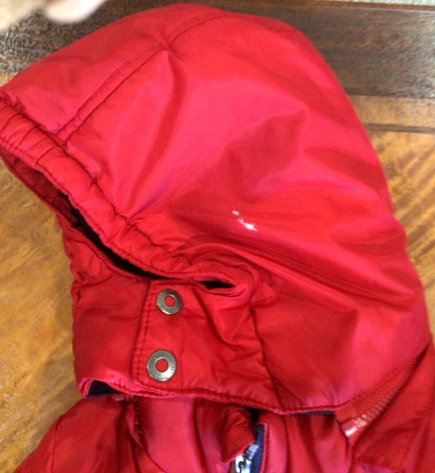 Abrigo acolchado Tommy Hilfiger para niño talla 4 ligeramente usado Foto 4 de 4