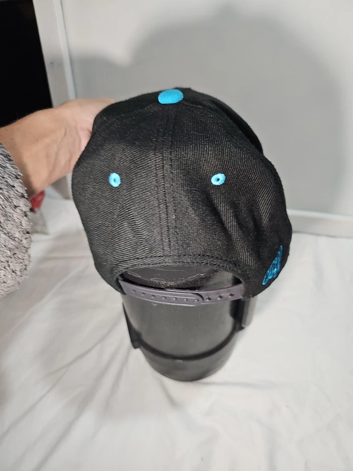 NEFF Sombrero Ajustado Negro Gorra Ala Ancha - Azul Logo Y Borde Foto 2 de 4