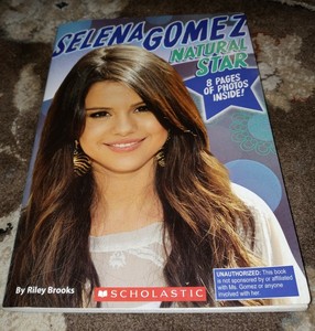 Selena Gomez Natural Star Mass Market Paperback Riley Brooks 8 Photo Pages 9780545429542 Ebay