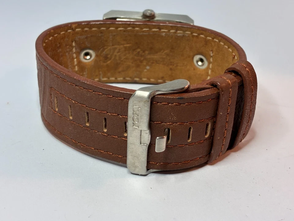 Working Ladies Silver ROXY Quartz Watch  DE - image 4 of 4