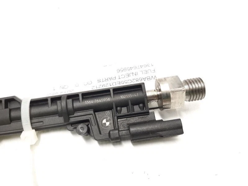 Inyector de combustible BMW 650i 550i 750i X5 X6 13647645956 Foto 3 de 4