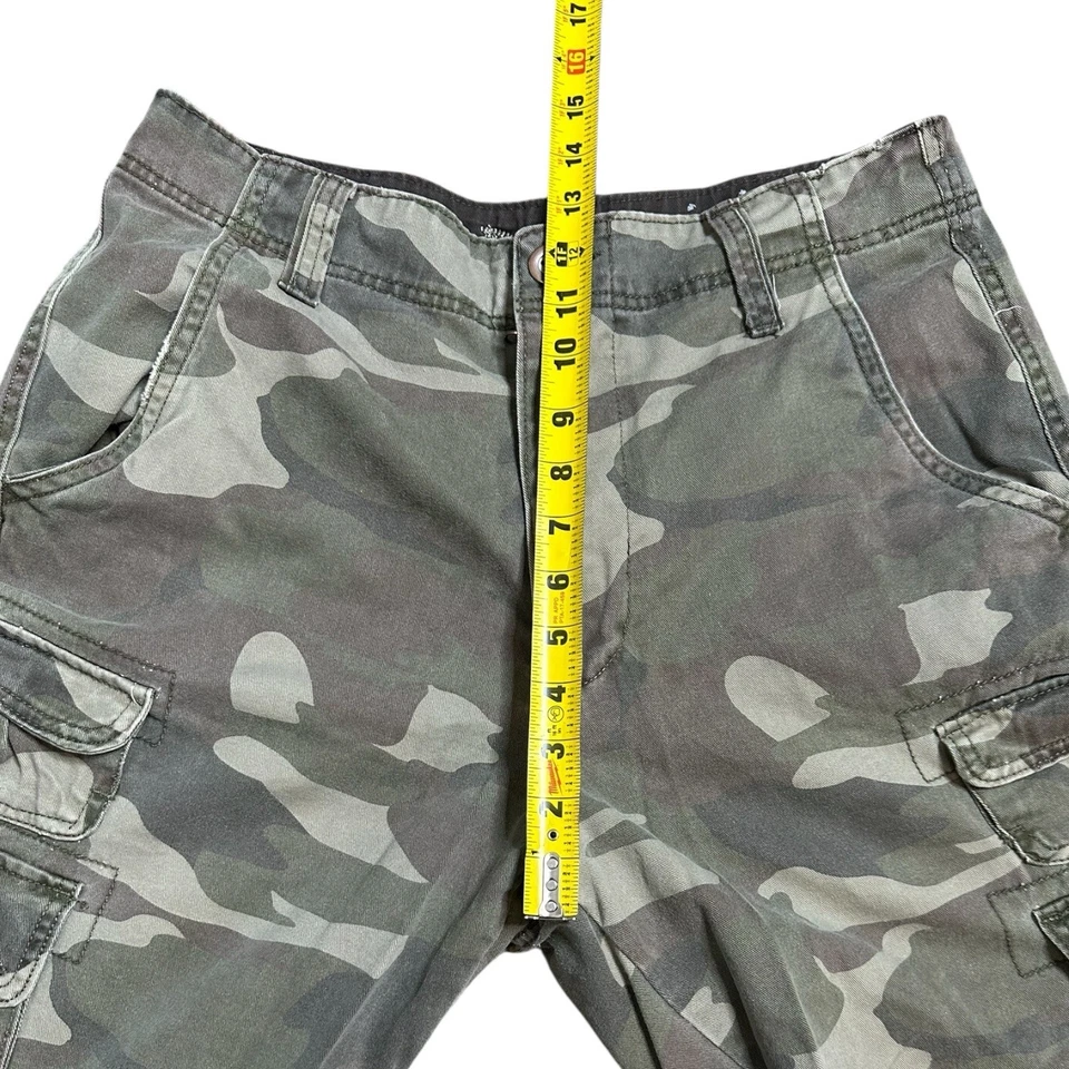 Vintage Y2K Plugg Camo Cargo Shorts Men's Size 30 Baggy Skate Grunge 12" Inseam - Image 4 of 4