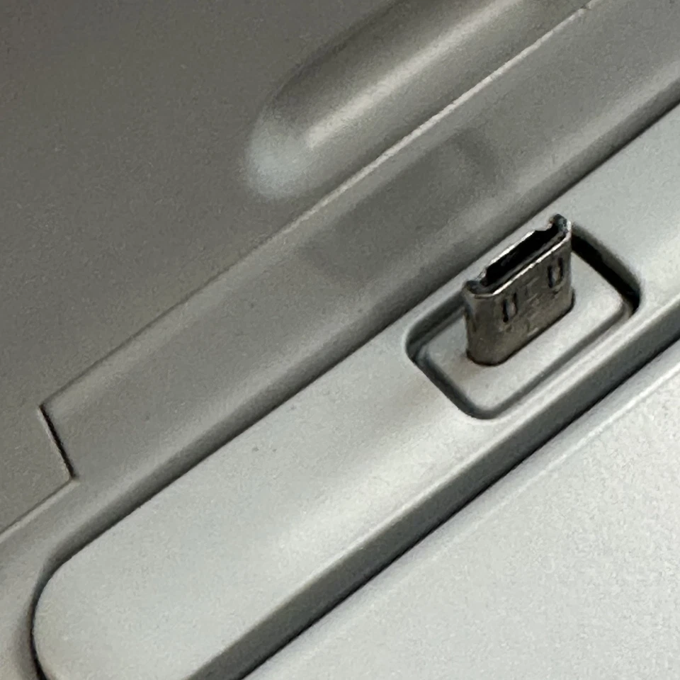 Samsung Desktop Dock EDD-S20EWE Micro-USB Multimedia Dock Weiß - Bild 2 von 4