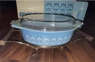 VTG Pyrex Blue Tulip 1.5 Qt Casserole Dish #043 With Cradle +fork set & towel