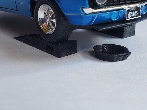 Gas Diesel Cans Oil Pan Air Tank Ramps for 1/32 Scale Garage Shop Display - Picture 5 of 7