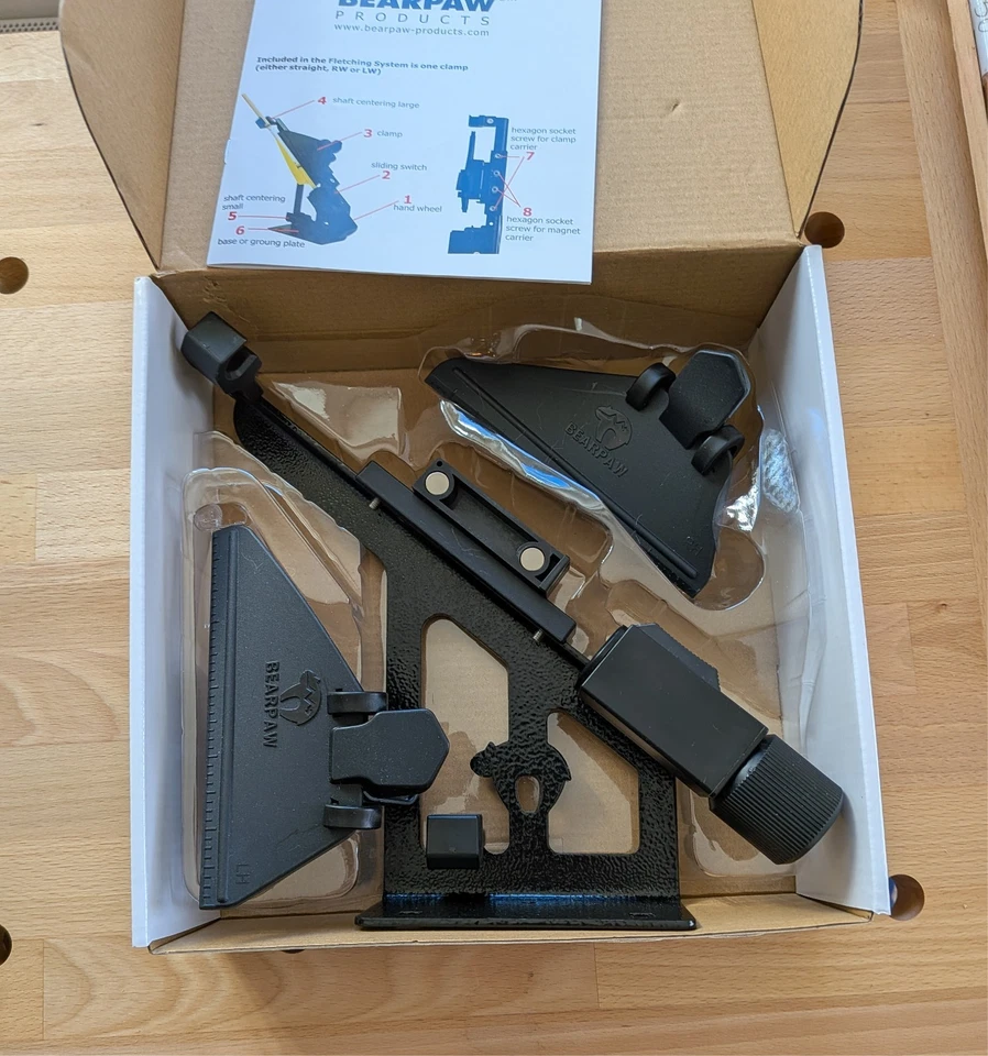 Джиг Bearpaw Deluxe Fletching с зажимами для левого крыла и правого крыла - Изображение 2 из 3