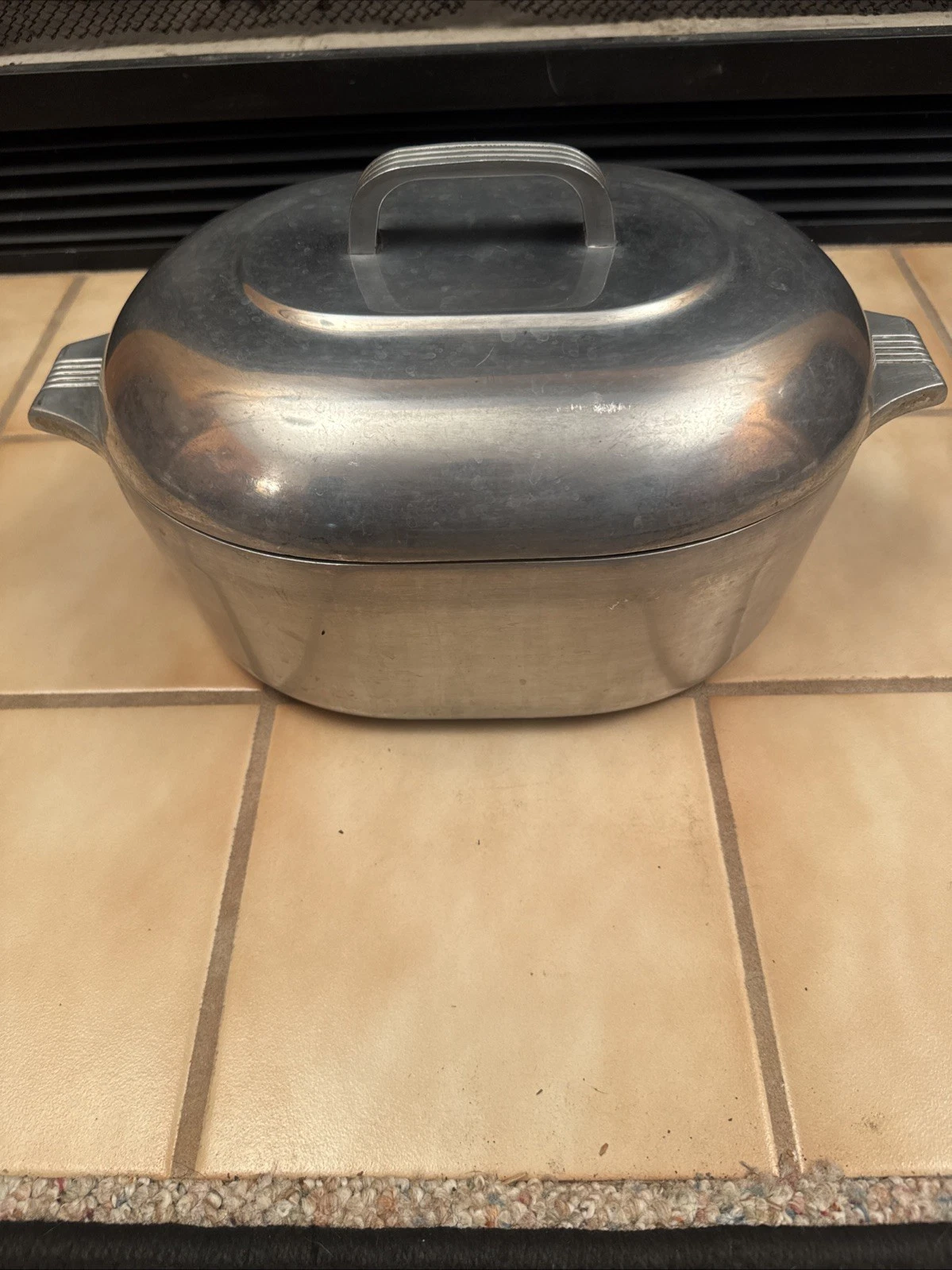 Wagner Ware/Magnalite Oval Roaster-4265-P-8 Quart- w/Self Basting Lid & Trivet