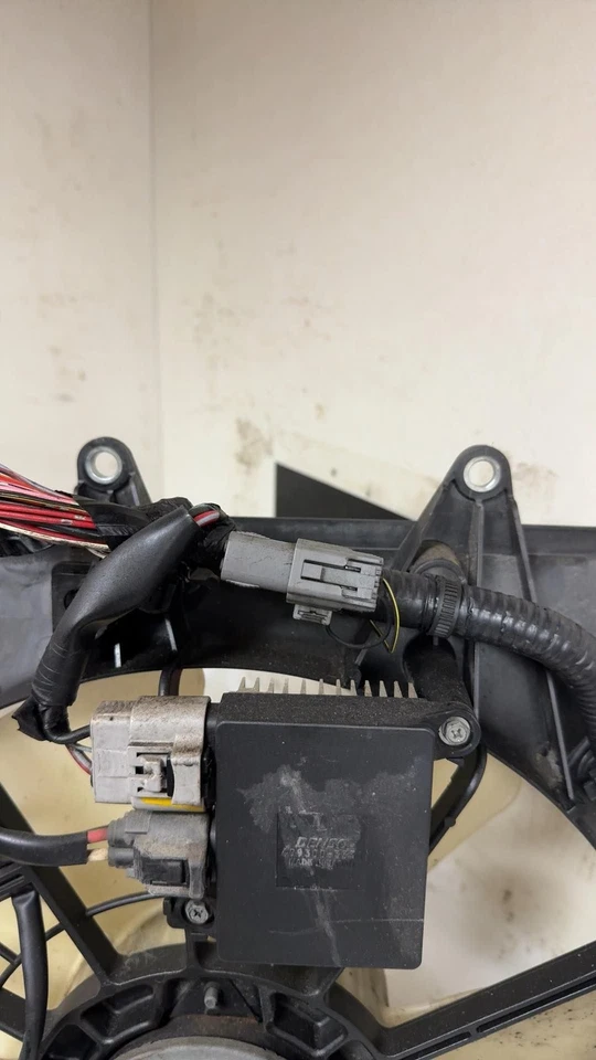 2007-2009 MAZDA CX-7 ELECTRIC COOLING MOTOR FAN ASSEMBLY Foto 4 de 4