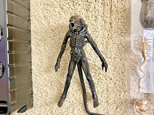 ALIEN ONE:12 COLLECTIVE Action Figure Mezco Toys Rare IN-HAND - Picture 6 of 12
