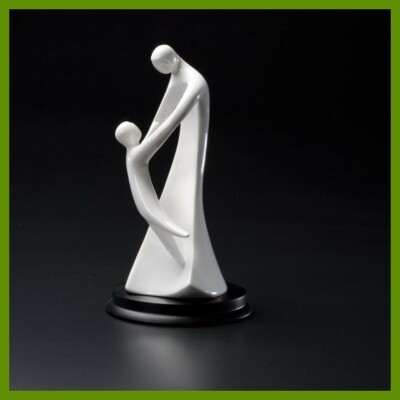 ''Our Circle of Love '' Circle of Love. Kim Lawrence. weiße Porzellan. 22 cm.