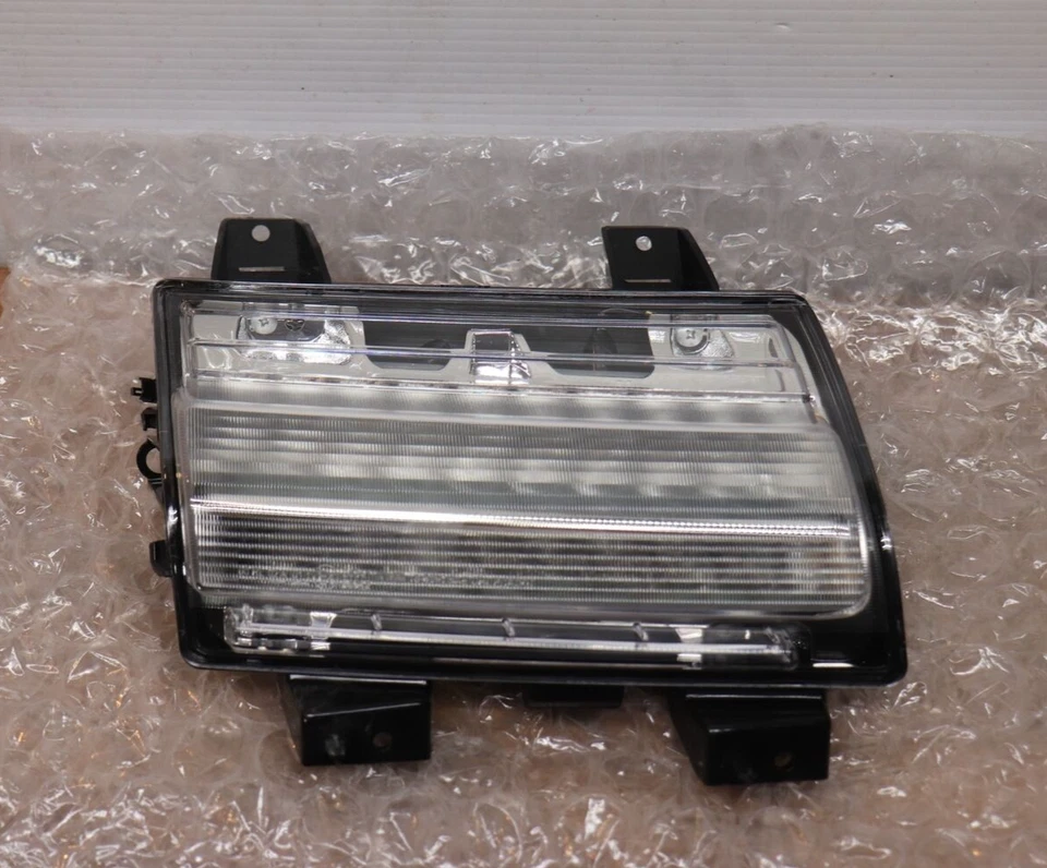 TYC FIT 2018-2023 Jeep Wrangler Right RH LED Turn Signal Lamp Light - Image 3 of 4