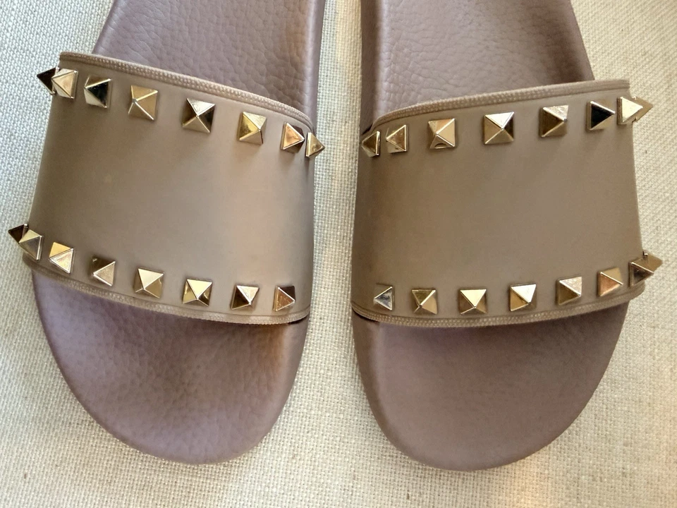 Valentino Rockstud Rubber Slides Sandals Beige Nude Tan Dusty Pink US 7 Euro 37 - Image 3 of 4