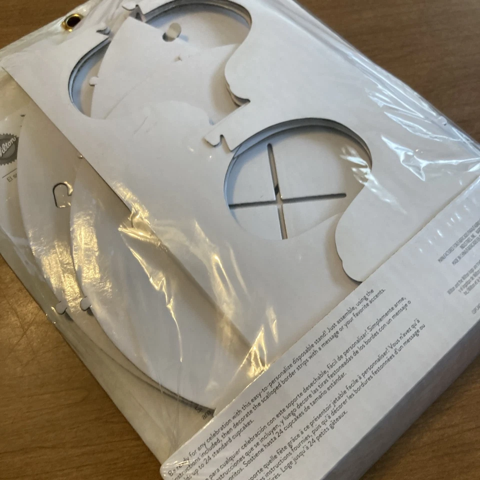 Wilton Soporte Desechable para Cupcakes de 3 Niveles 12" x 10.5" Tiene Capacidad para 24 Cupcakes Nuevo Sellado Foto 3 de 4