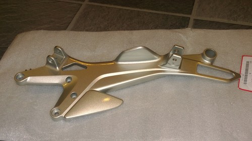 05-07 CBF500 CBF600 New HONDA Right Footrest Peg Hanger Bracket 50650-MER-D01ZA - Picture 11 of 12
