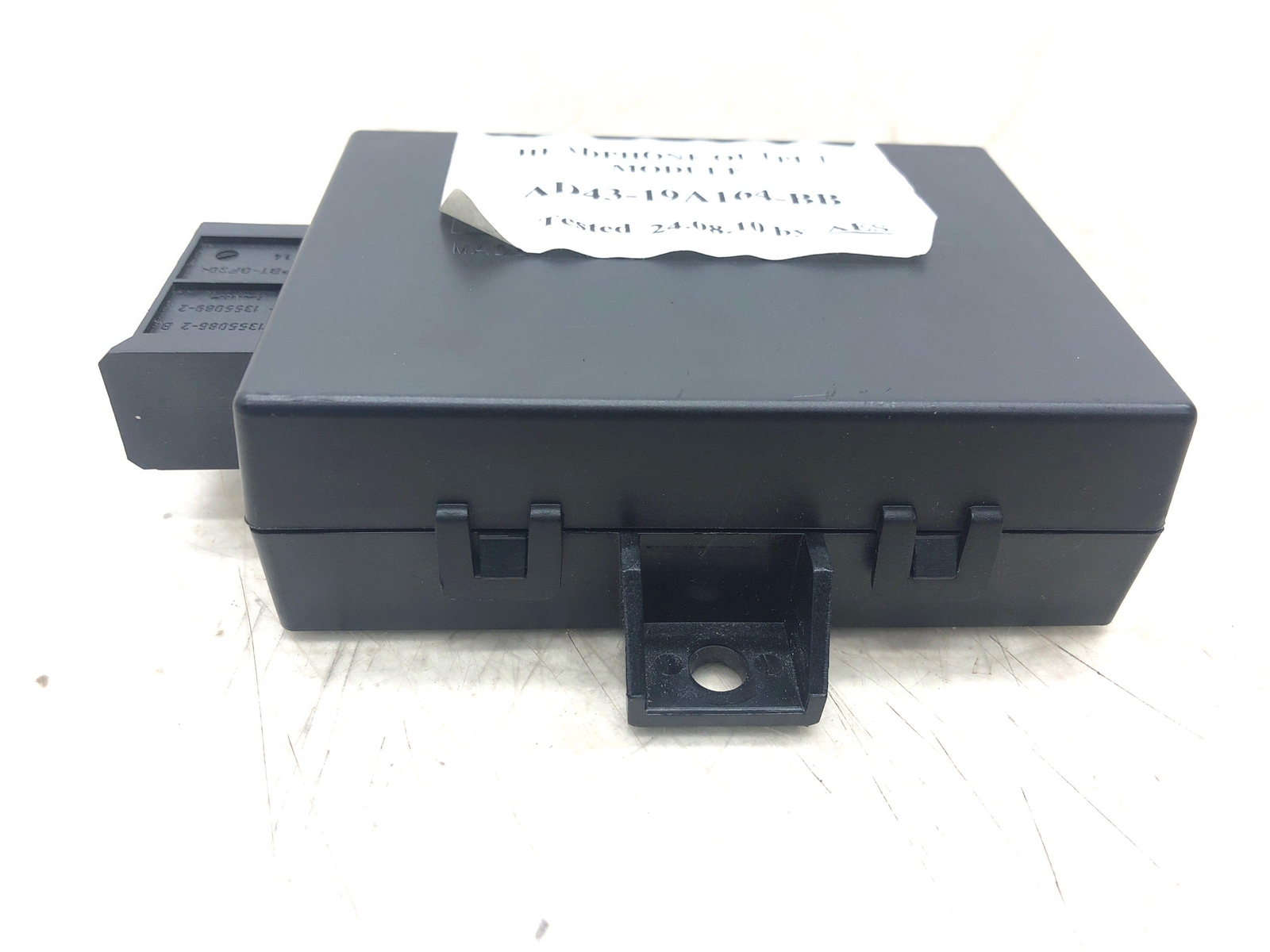 ASTON MARTIN RAPIDE HEADPHONE OUTPUT MODULE AD43-19A164-BB OEM