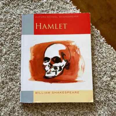  Hamlet  by William Shakespeare