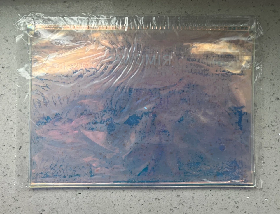 NUEVO Auténtico RIMOWA Bolsa de Regalo Iridiscente Bolsa Sobre Cremallera Cierre Pasaporte Foto 3 de 4