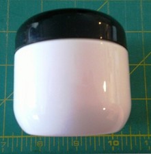 4 oz Plastic Round Containers w/Lids, LOT OF 6 CONTAINERS 7 LIDS, black lids