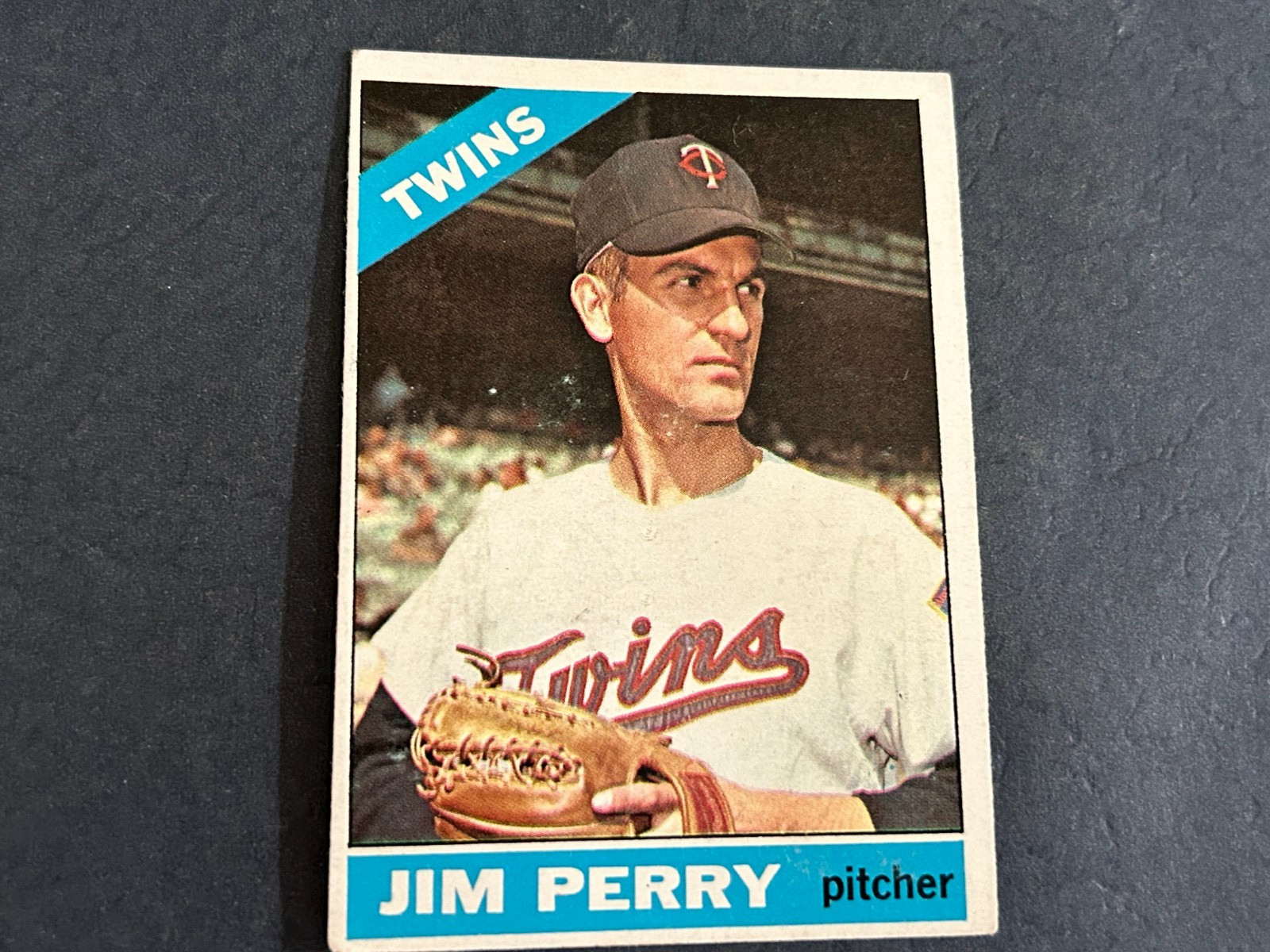 1966 Topps Jim Perry #283 Minnesota Twins...EX/EX+.....Free Shipping