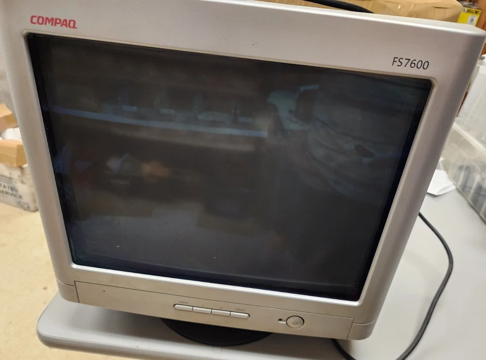 2005 Compaq Color VGA Monitor FS7600 HSTND-1P01-M, Retro Gaming, Working - Image 2 of 4