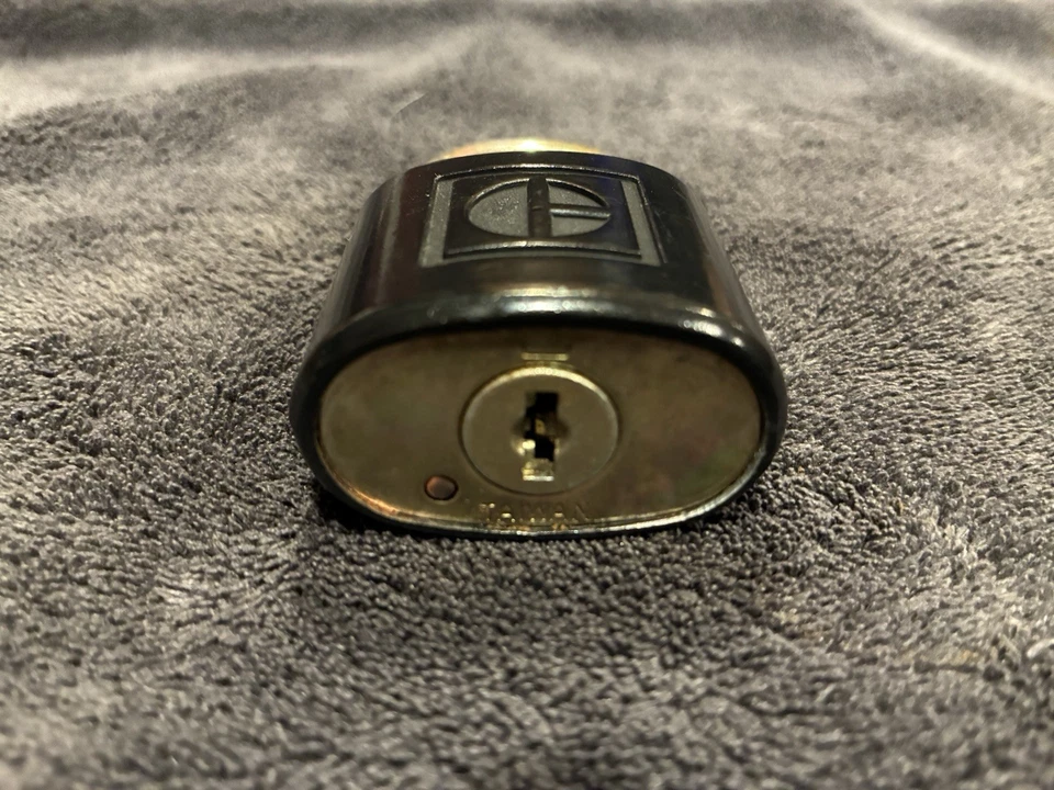 NOS OEM Vintage Caterpillar CAT 5P8500 Ignition Key & Padlock Block C Logo - Image 3 of 4