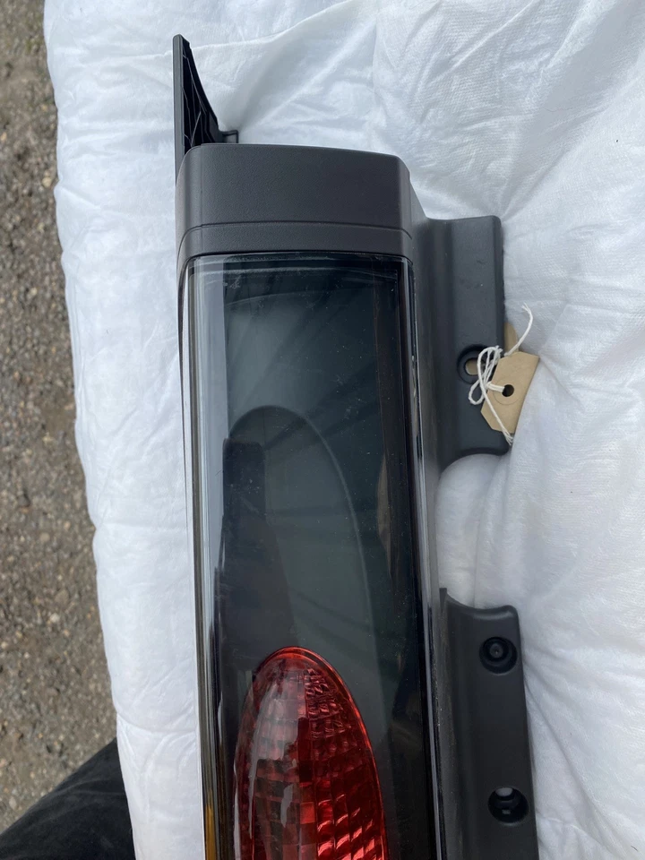 ♻️ Unidad de luz trasera Renault Traffic Nearside ligeramente usada  Foto 3 de 4