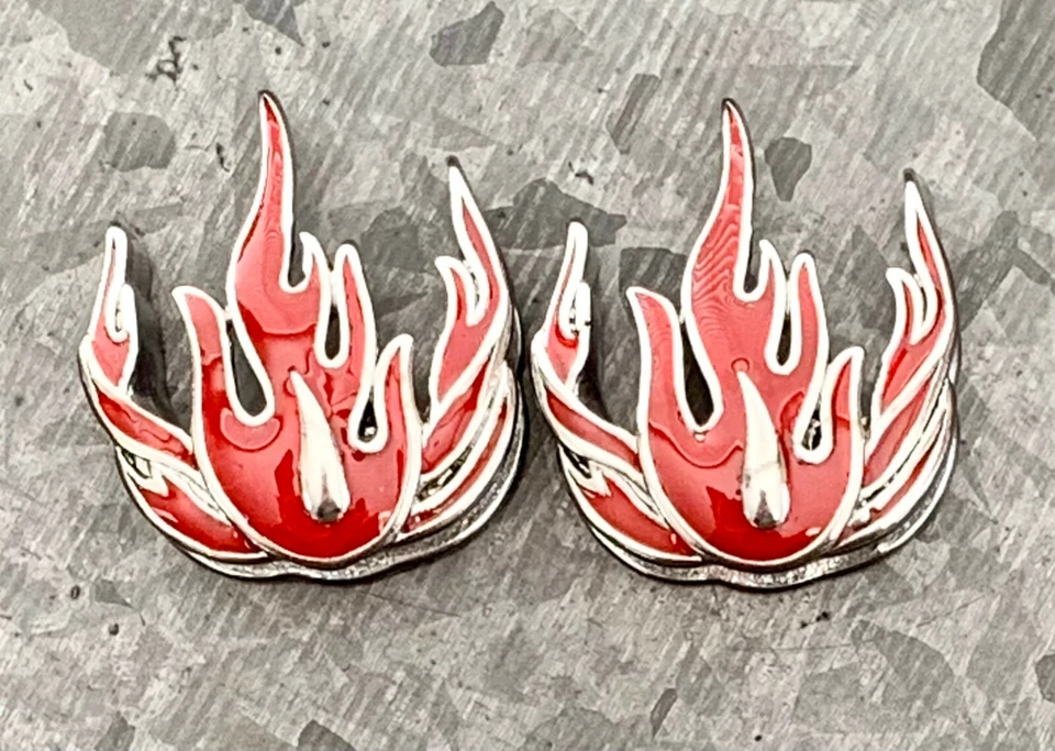 PAR Esparcidor de oreja Red Flames Túneles de acero quirúrgico Tapones Medidores Foto 3 de 4