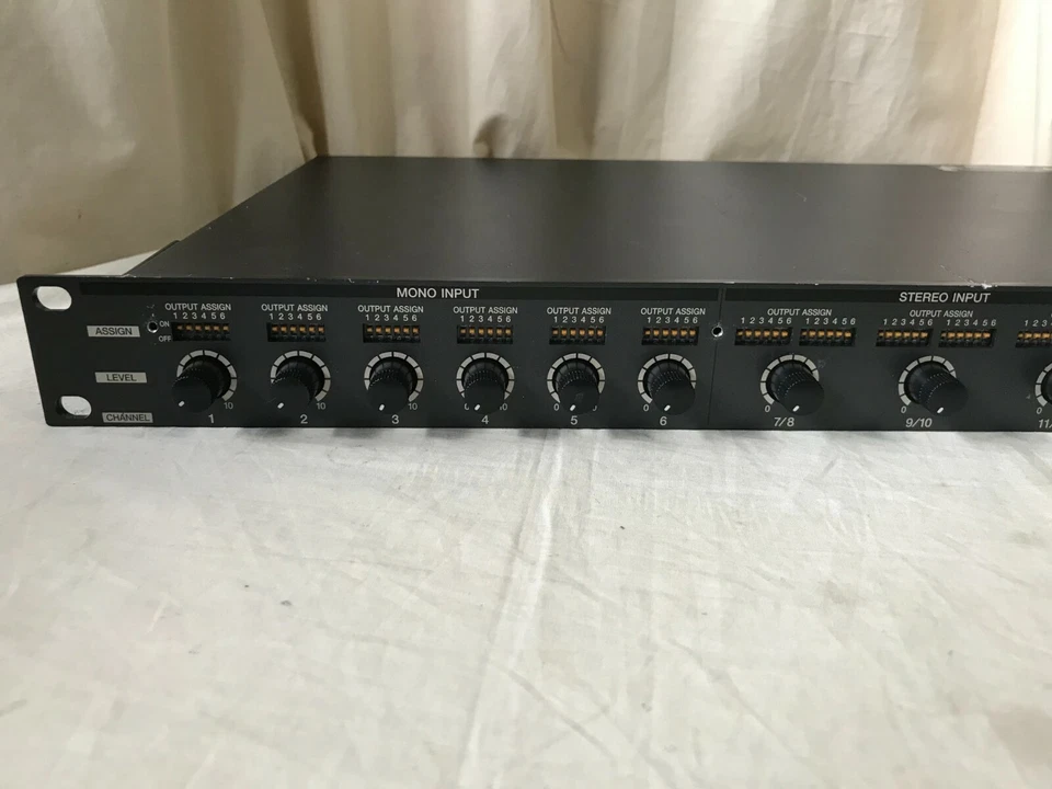 Roland FM-186 Microphone Line Mixer 18CH 6BUS MIC Line MIXER - Image 3 of 4