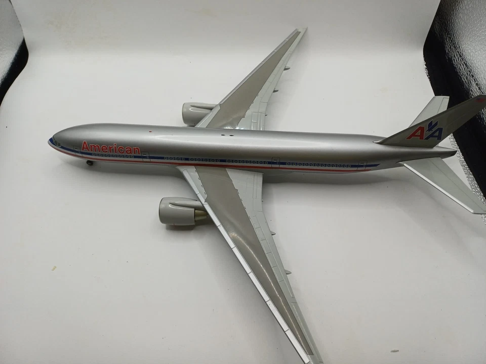 Herpa 1:200 Airliner Boeing 777-200 American Airlines Art Nr 550062 - Image 4 of 4