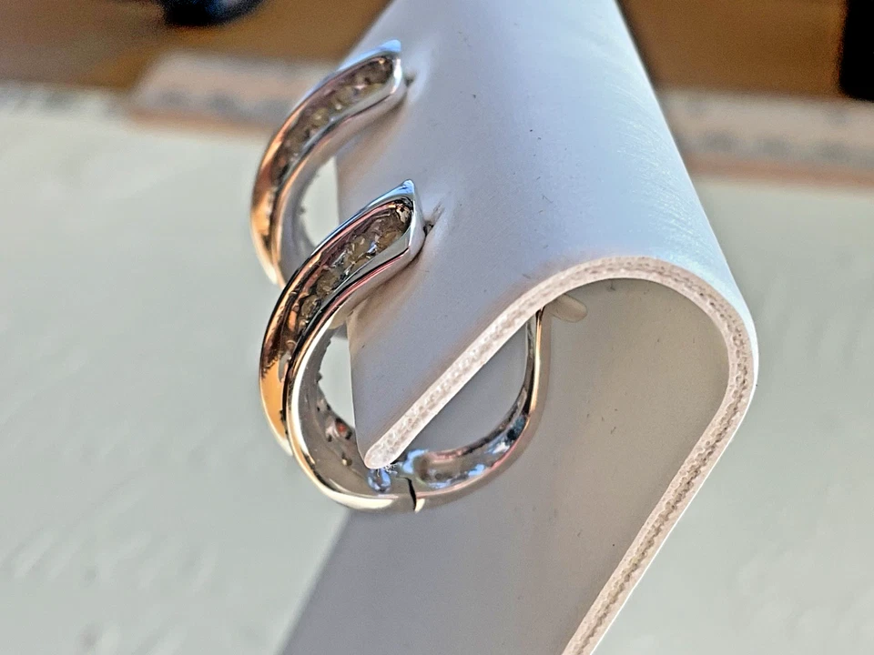 Pendientes de aro de diamantes reales de oro blanco de 10K - Juego de canales amarillo champán Foto 3 de 4