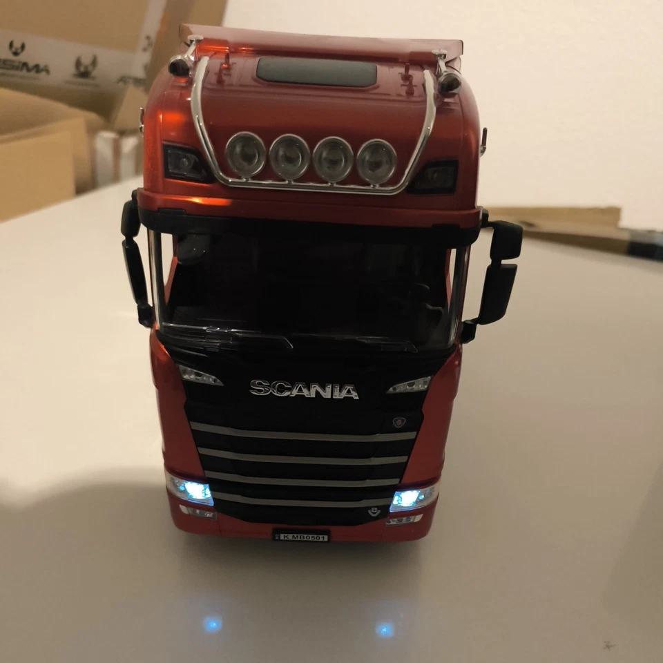 SCANIA 770 S ZUGMASCHINE 6X4 1:18 RTR ROT Metallic & Trailer - Bild 4 von 4