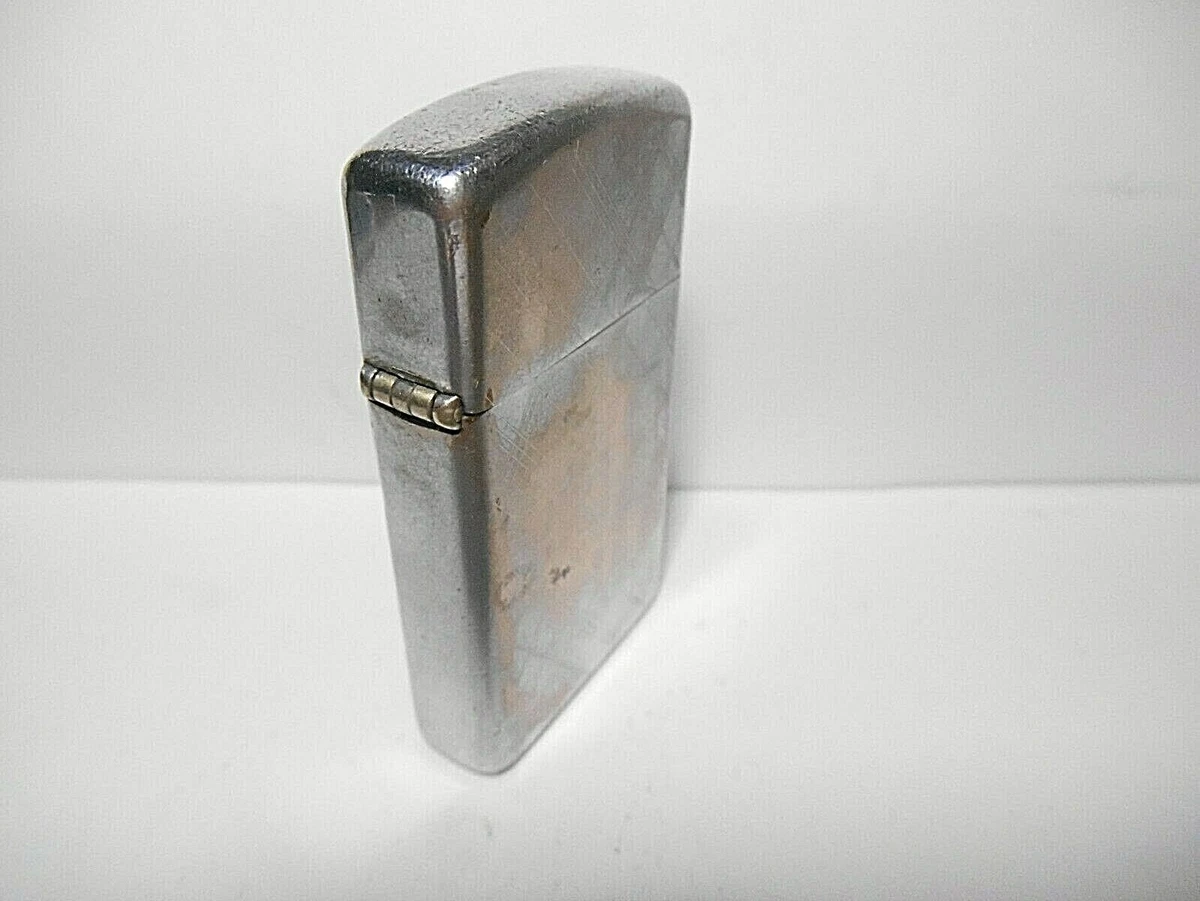 VINTAGE ZIPPO SLIM 1977 ///-// CROSSHATCHED LINES CIGARETTE LIGHTER