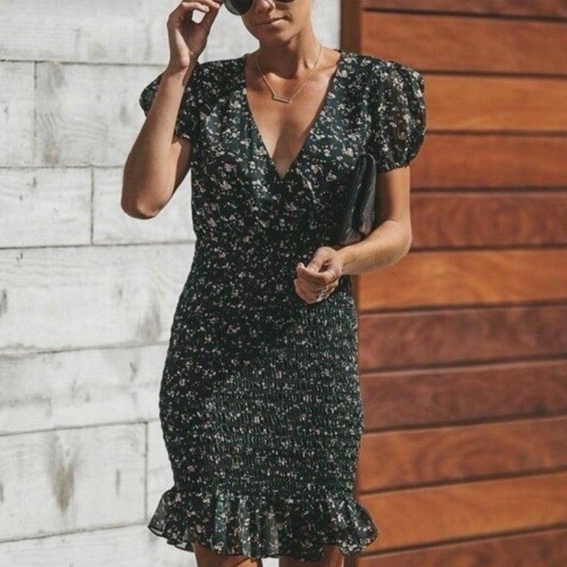 NWOT VICI Storia Green Floral Smocked Mini Dress Size S Puff Sleeve Ruffle Hem