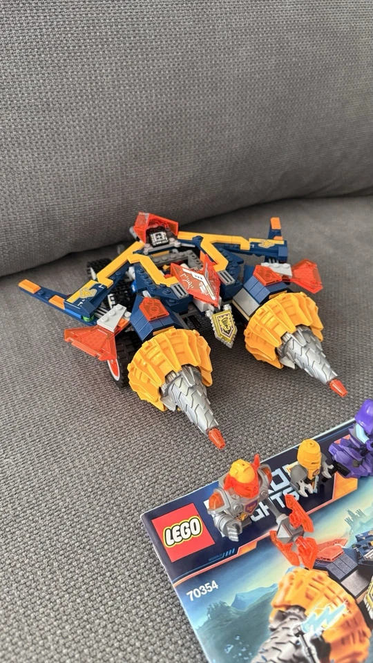 LEGO NEXO KNIGHTS 70354 Axls Krawallmacher Vollständig mit Anleitung und Figuren - Bild 4 von 4