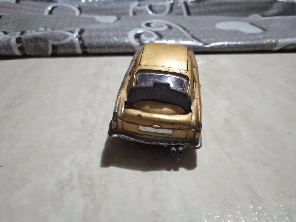 Corgi Toys 1/43  James Bond Aston Martin D B 5 No Politoys Mebetoys - Immagine 4 di 4