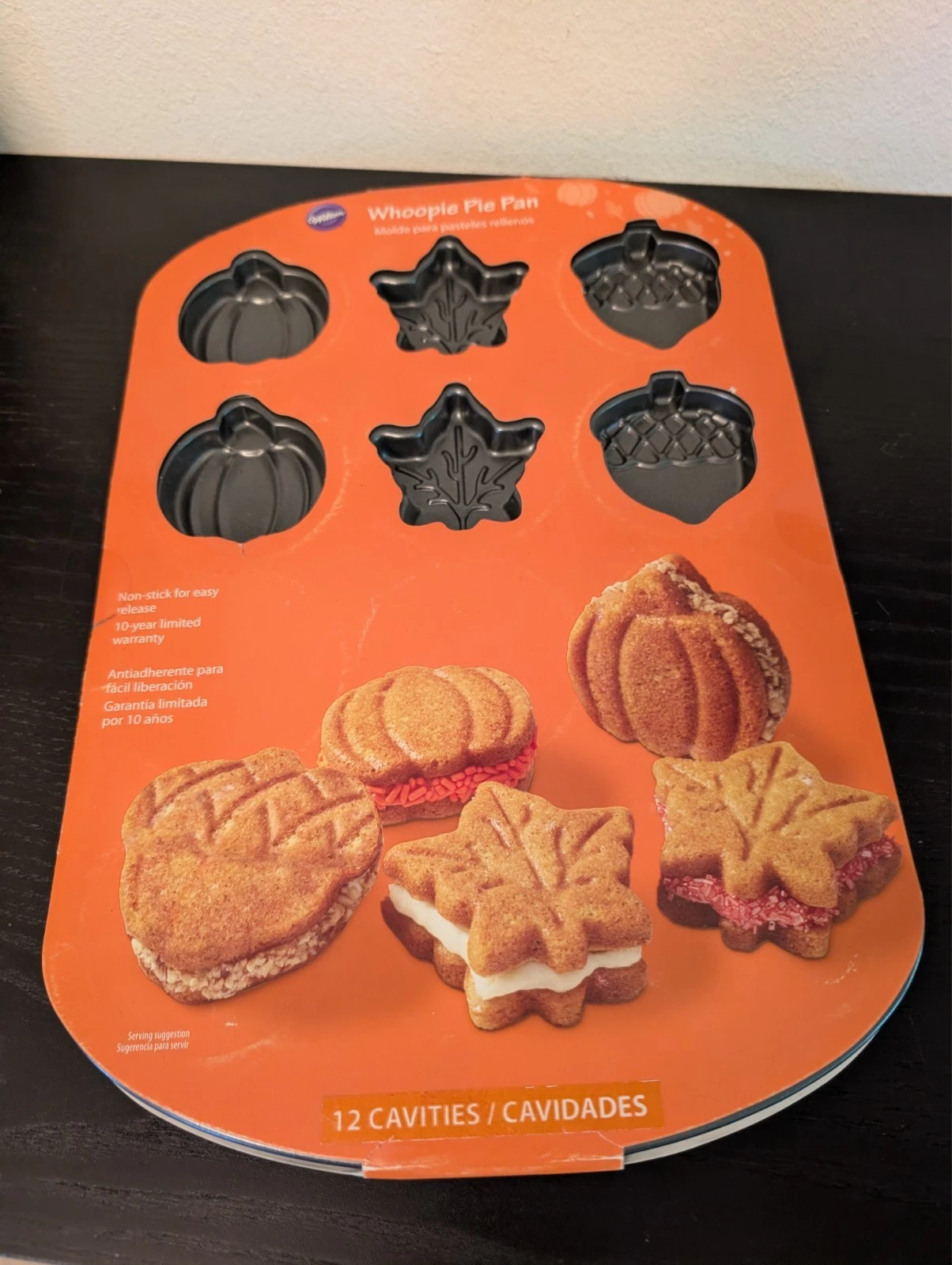 Wilton Whoopie Pie Pan Autumn Fall Pumpkin Leaf Shape 12 Cavity NonStick New