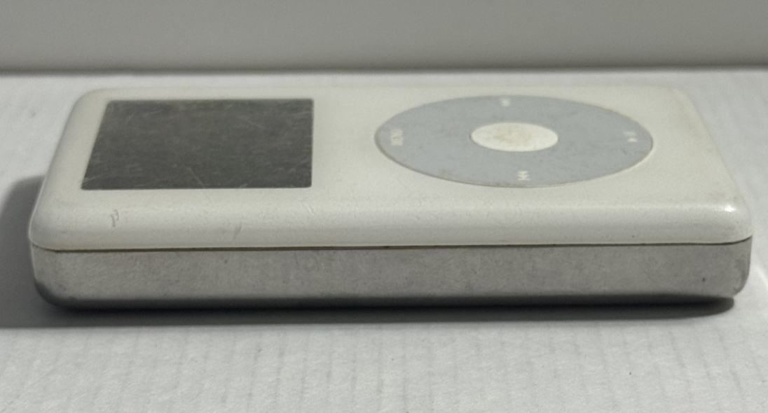 Apple iPod photo classic 4th Generation White (30 GB) for