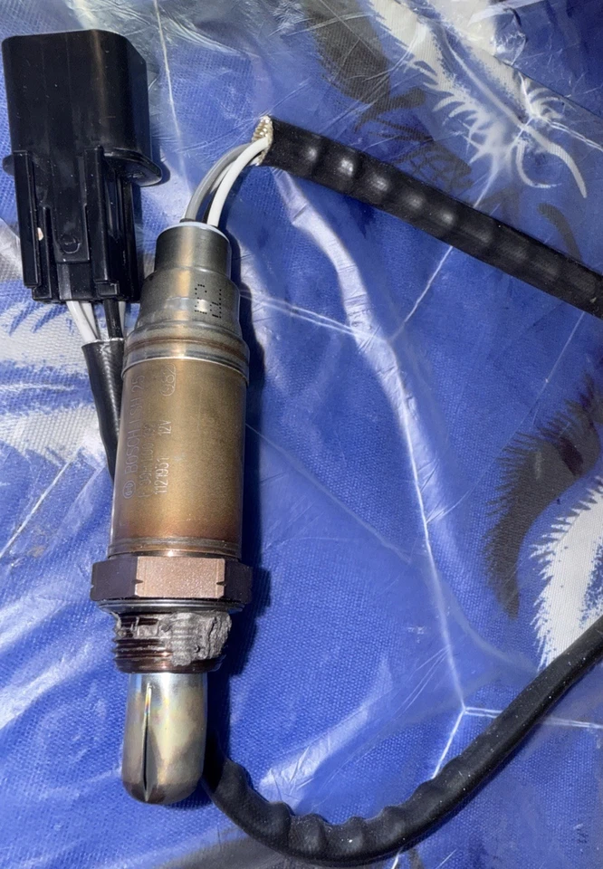 Sensor de oxígeno - OEM Bosch 13801 principios de la década de 2000 Mitsubishi Dodge & Chrysler Foto 3 de 4