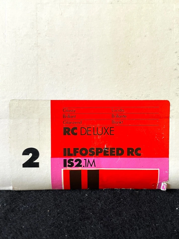 Sellado ILFORD Ilfospeed RC Deluxe IS2,1M, papel para cuarto oscuro, 12x16 pulgadas, brillante - Imagen 2 de 2