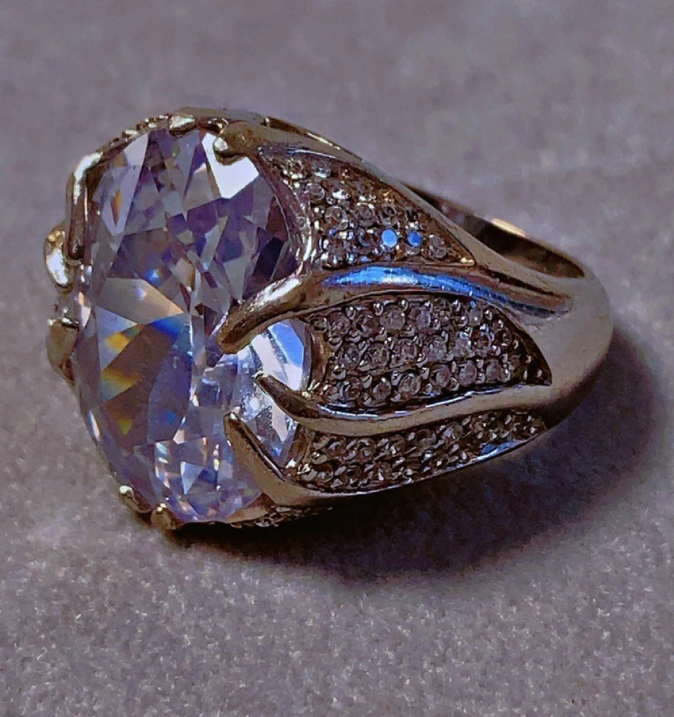 Jolie Grosse Bague Vintage - Style Broche Dorée - Occasion