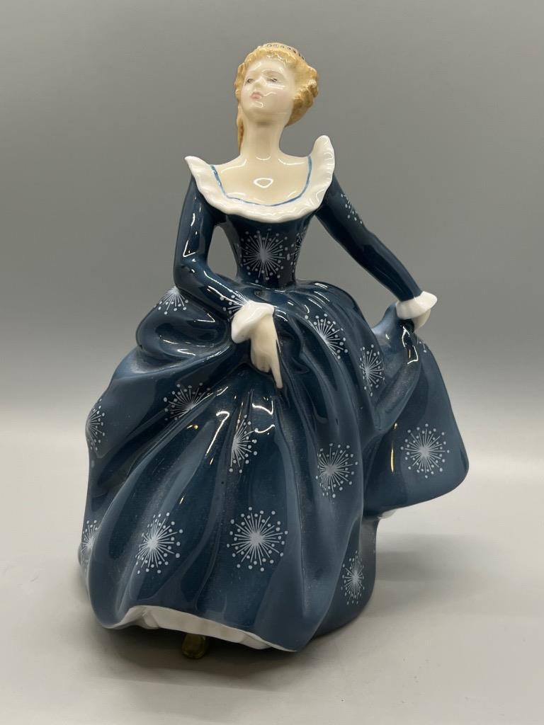 ロイヤルダルトン/フィギュア/HN2334 オファー Royal Doulton Figurine